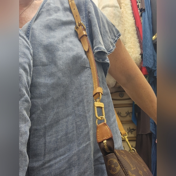 Louis Vuitton Pochette - Picture 13 of 14